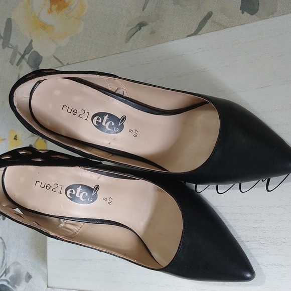 Rue 21 used Great condition black heels - Picture 1 of 4